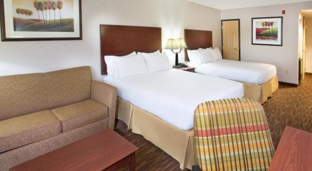 Четырёхместный номер Standard Holiday Inn Express Yreka-Shasta Area by IHG