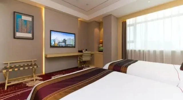Четырёхместный люкс Rich Forex Hotel