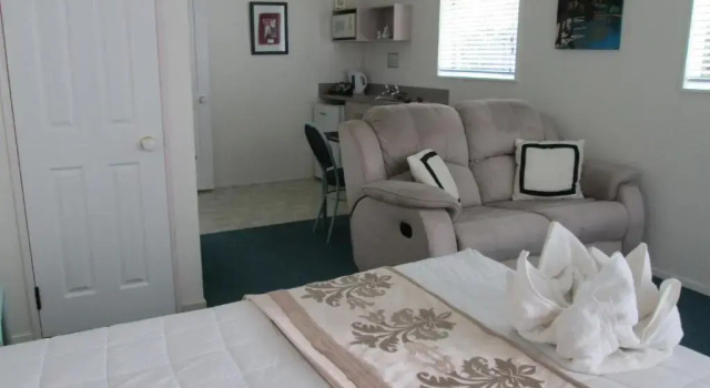 Студия Palm Court Motor Inn