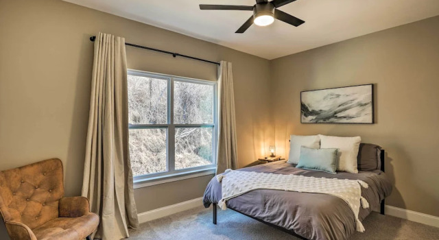 Charming Retreat w/ Mtn Views: Walkable Location!