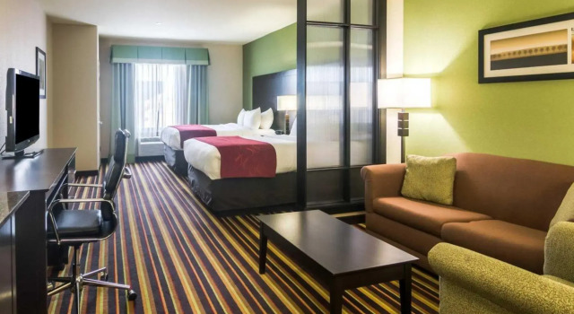 Четырёхместный люкс Spark by Hilton Amarillo Western Plaza