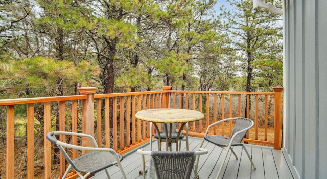 Коттедж 2 Mi to Main St & Beach! Family Home in Edgartown