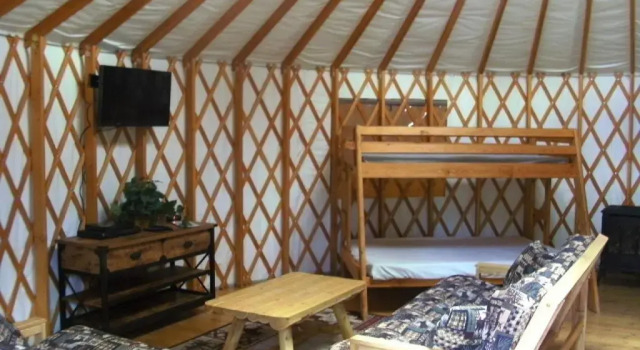 Тент Bend-Sunriver Camping Resort 24 ft. Yurt 12