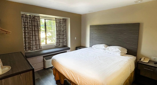 Travelodge by Wyndham Arlington/Dallas Area, Забронировать Отель Отели и гостиницы Арлингтон, рядом с Alley Cats Entertainment, Отель