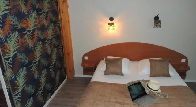 Номер Standard LOGIS Hôtel LES 3 MARCHANDS