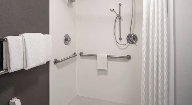 Четырёхместный номер Standard с балконом Courtyard by Marriott Dulles Airport Herndon/Reston