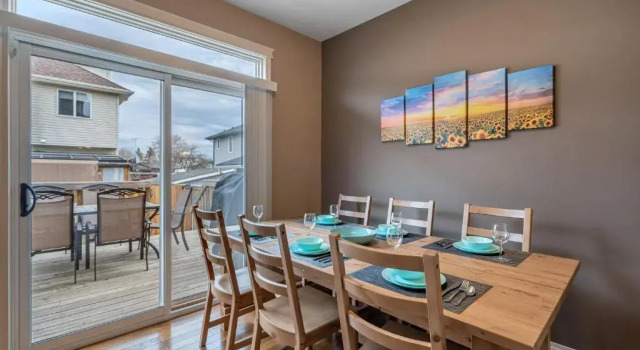 Prairie Oasis I Sleeps 16 l BBQ & Patio l Smart TV, Rezervovat Hotel Sylvan Lake Central Alberta