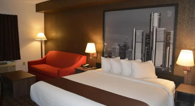 Номер Standard Super 8 by Wyndham Ambassador Bridge Windsor ON