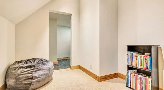 New Listing! Riverfront W/ Dock & Foosball 2 Bedroom Duplex, Забронировать Дом для отпуска Отели Санривер с парковкой, Парковка