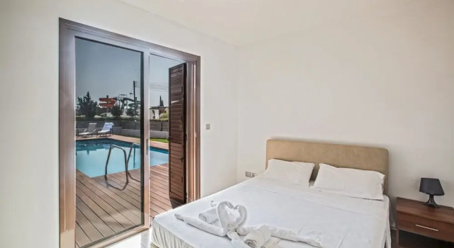 Celebrity Villa Scotty T I3