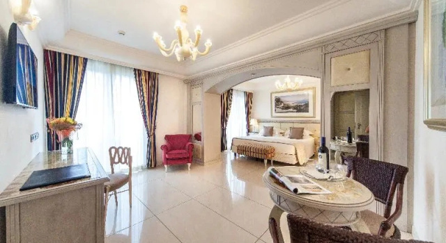 Полулюкс Classic Palace Hotel