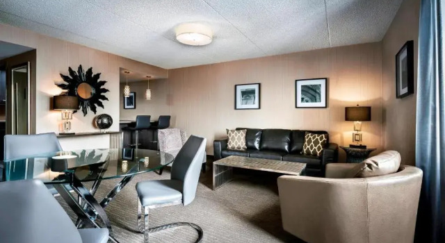 Полулюкс Sheraton Hamilton Hotel