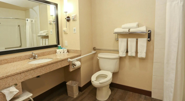 Двухместный номер Standard Holiday Inn Express Hotel & Suites Vernon by IHG
