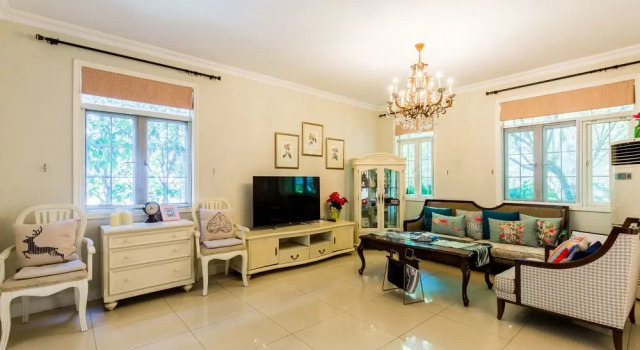 Cambridge Villa with 5 BRs, Book Villa Cottages in Shanghai, Cottage