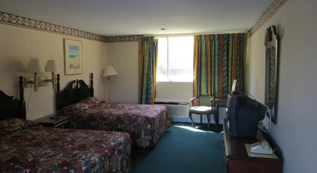 Royal Inn, Забронировать Мини-отель Дейтона-Бич Daytona Beach Area, рядом с Теннисный центр City Island