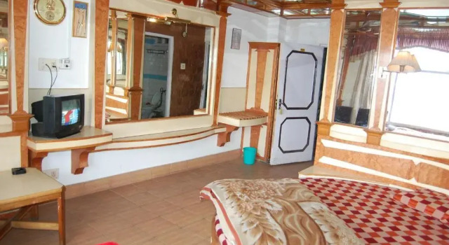 Семейный номер Standard Hotel Gulmarg Regency