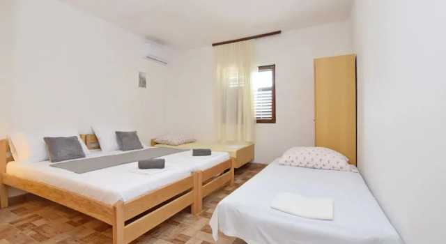Apartment and Rooms Mila