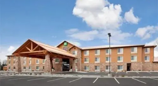 Holiday Inn Express Hotel & Suites Sandpoint North, 预订 酒店 庞德瑞 Schweitzer Mountain