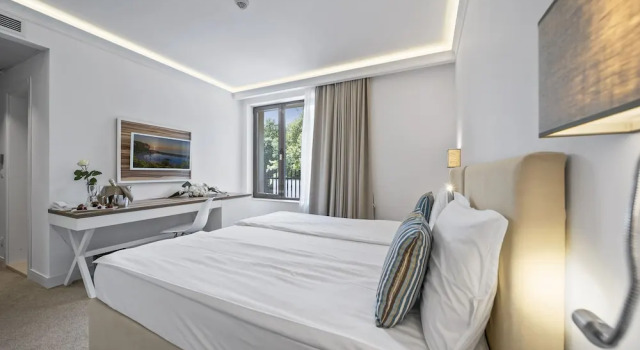 Двухместный номер Standard с видом на парк HVD Nympha Hotel
