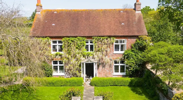 Коттедж Impressive Country Estate Sleeps 17