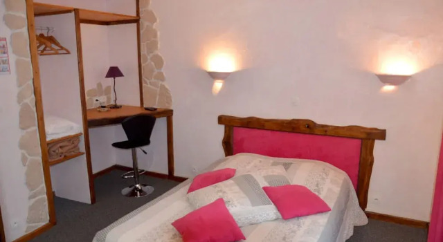 Номер Standard Logis Hôtel restaurant Chez Jeannette