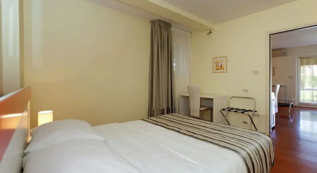 Apartment with Shared Pool, Terrace, A/C And Wifi 800 M From the Beach