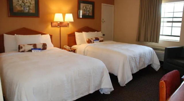 Четырёхместный номер Standard Apple Tree Inn Tyler Lindale