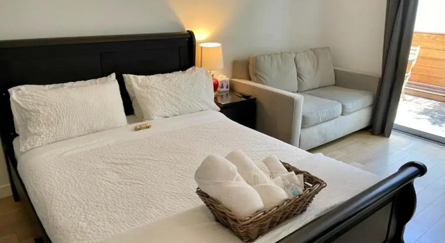 Студия Deluxe Hollywood’s Suite