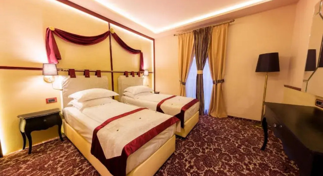 Hotel Cardinal, Rezerwuj Hotel Hotele w Lancrăm z parkingiem, Parking