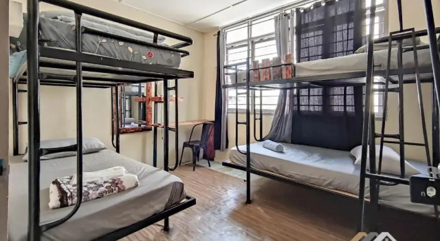 Кровать в общем номере Permaisuri Homestay by Evernent