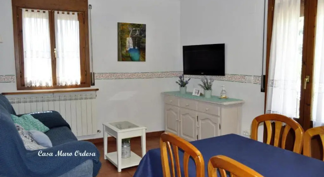 Апартаменты с 2 комнатами с балконом и с видом на горы Casa Muro Ordesa