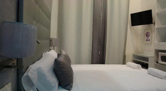 Hostal Cel Barcelona, Забронировать Отель Барселона провинция Барселона, рядом с Приход Св. Августина