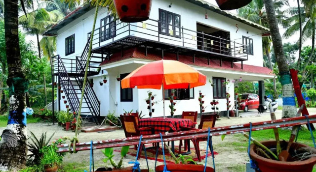 Двухместный номер Standard с балконом Royal Beach Abode