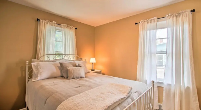Cottage w/ Yard, Walk to Historic Attractions, 预订 度假屋 Sainte Genevieve 奥索卡