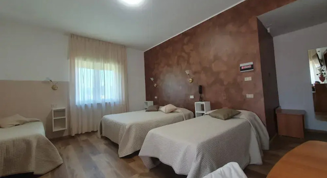 Четырёхместный номер Standard Hotel Ristorante SUPERSONIK