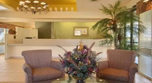 Days Inn Scottsdale Fashion Square, Забронировать Отель Отели Скотсдейл с завтраком, рядом с Fiesta Bowl Museum, Завтраки