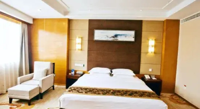 Люкс Business Zhaotong Purple Light Hotel