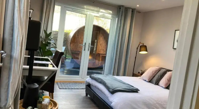 Contemporary Guest House With Outside Barrel Sauna