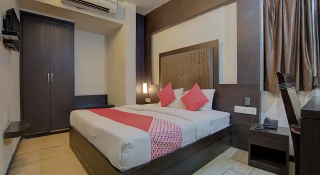 Standard Double room OYO 26196 Hotel Vip Regency