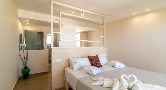 Полулюкс Belussi Beach Hotel & Suites