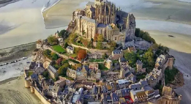 Dinan -La Petite Madeleine - cosy townhouse walking distance from restaurants, Rezerwuj Hotel Dinan 