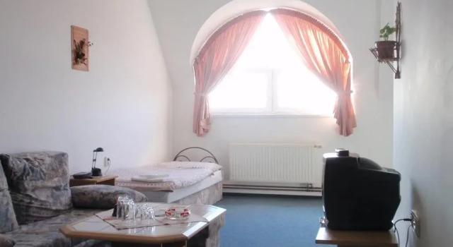 Hotel Albor, Забронировать Отель Чейковице Моравская Словакия