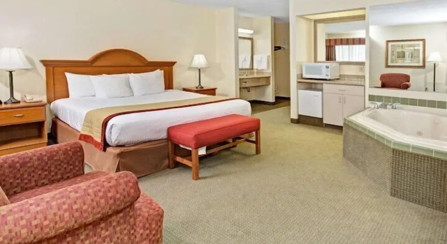 Двухместный люкс Deluxe Baymont by Wyndham Indianapolis