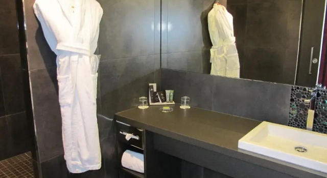 Номер Privilege Chapeau Rouge par William Frachot - Hôtel Espace Bien-être & Restaurant étoilé