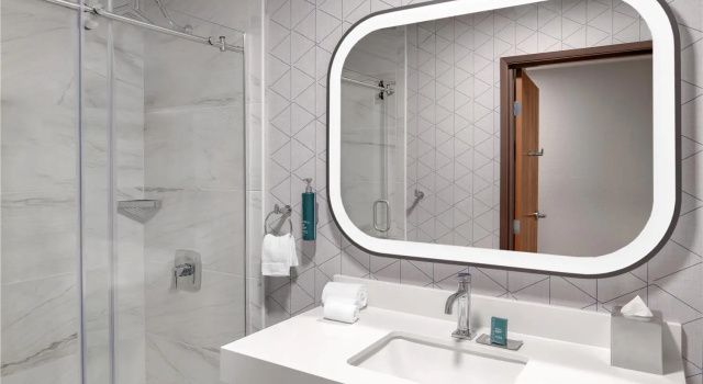 Четырёхместный номер Standard Doubletree By Hilton Owatonna
