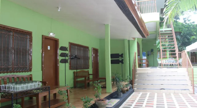 Coron Village Lodge, Rezerwuj Hotel Hotele w Coron Town Proper z parkingiem, Parking