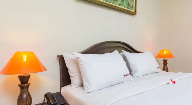 RedDoorz near Petitenget Beach, Boek Hotel Petitenget Bali