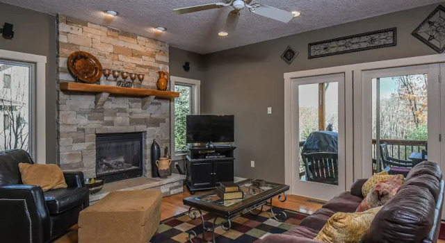 Breathe Easy 5 Bedroom Townhome, Buchen Sie Ferienwohnung Hotels in Maryland mit Parkplatz, Parkplätze