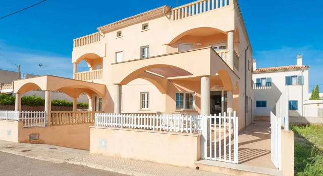 Espaiosa, Book Hotel Campos 