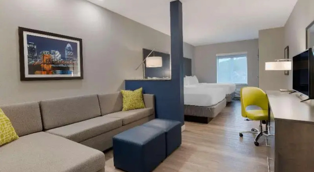 Четырёхместный люкс Comfort Suites Cincinnati University - Downtown